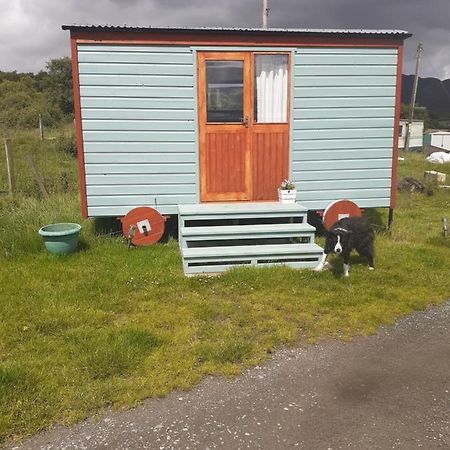 Croft Of Clune Shepherds Hut ニュートンモア エクステリア 写真